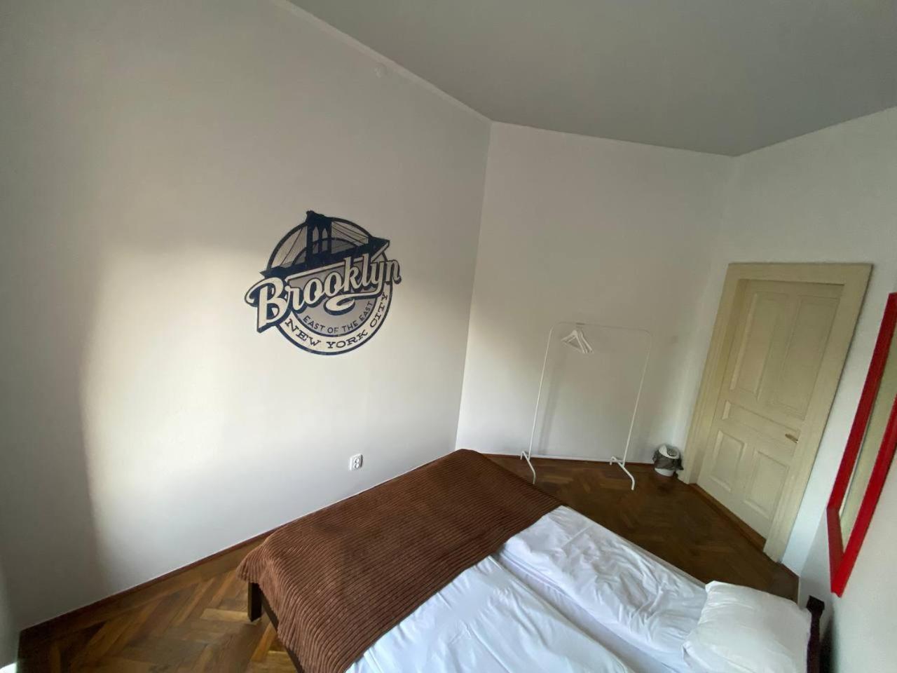 New York Hostel Lviv Extérieur photo