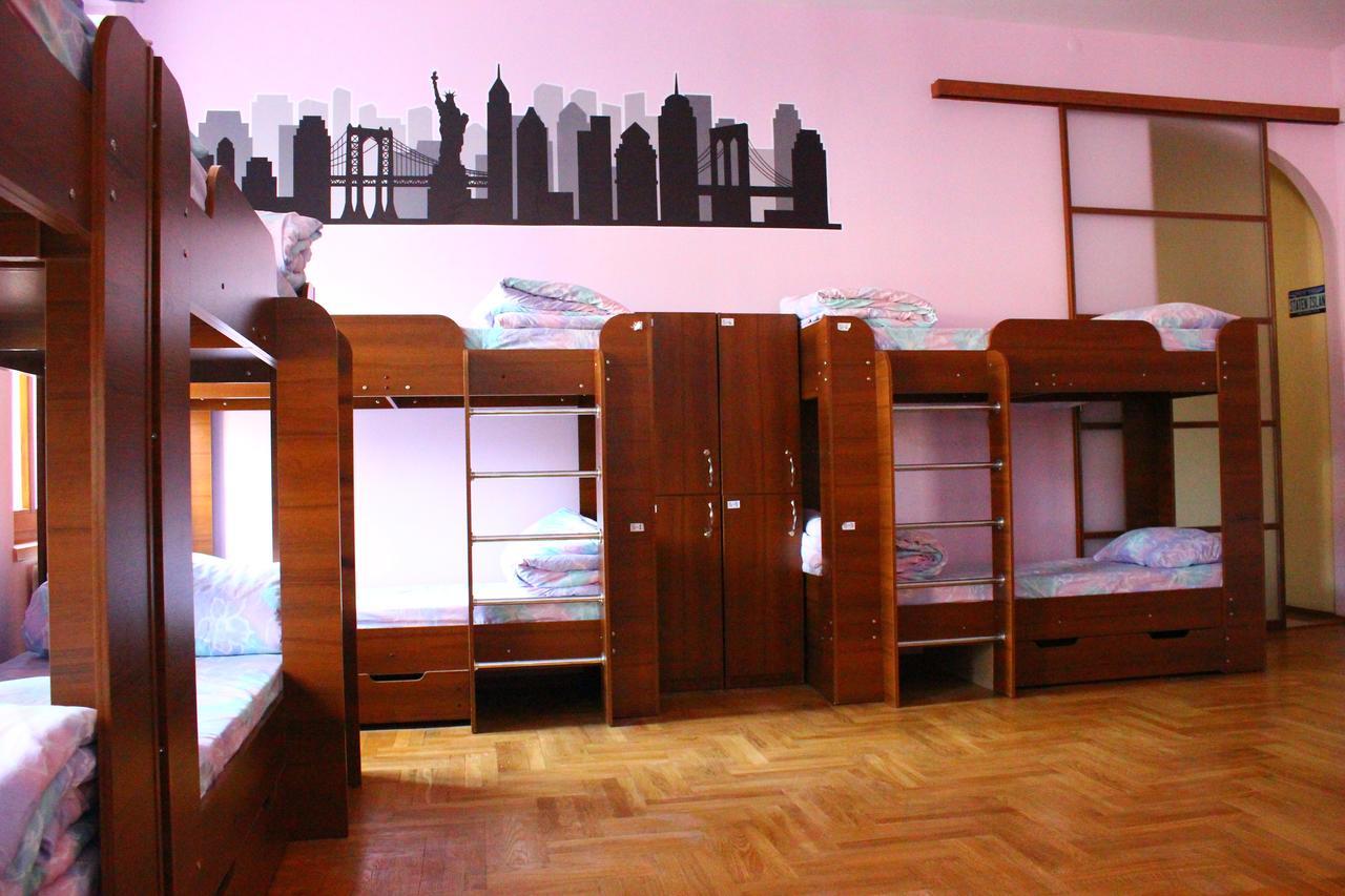 New York Hostel Lviv Extérieur photo