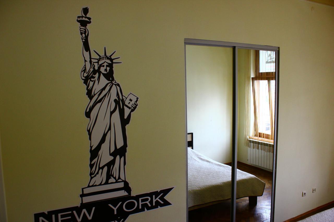 New York Hostel Lviv Extérieur photo